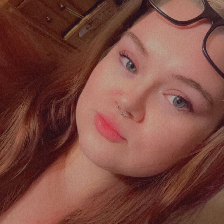 Leanna Shook 👽💜