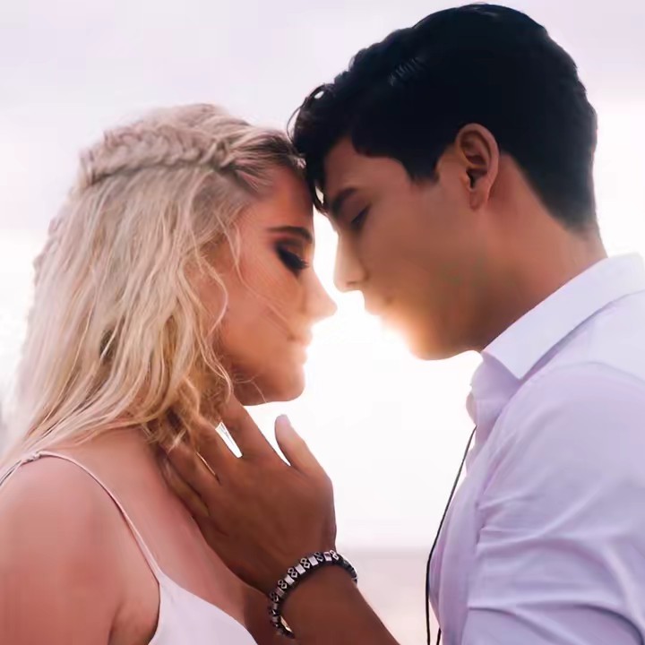 🎶 Laura & Mark 🎶