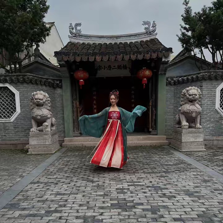 Lisa Zhou