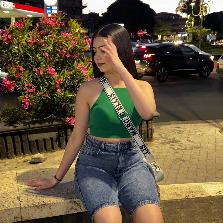 𝑨 𝑼 𝑹 𝑶 𝑹 𝑨♛