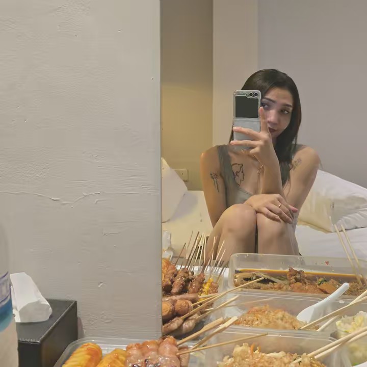 🦥Crystal pyae 🦚