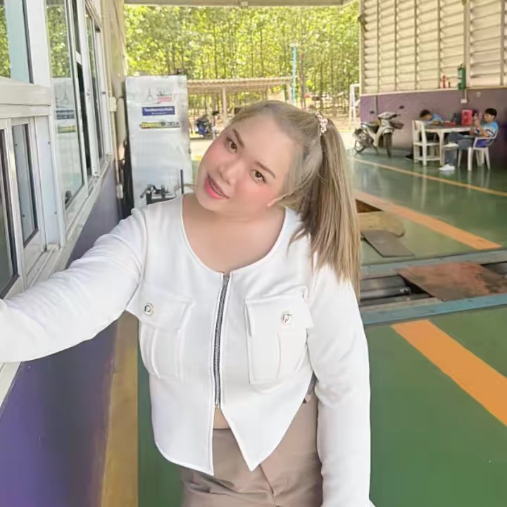 น้องอั้ม ชอบกินอึ่ง