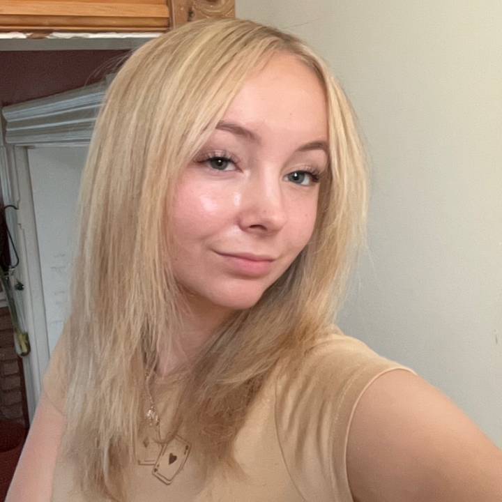 avery | all things girly 🎀