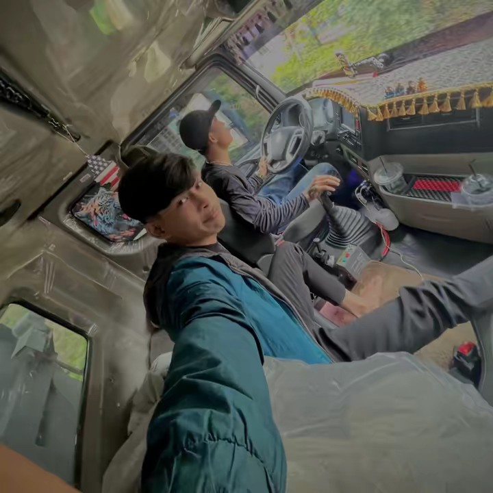 Công đang đi làm 😈