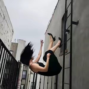 CUMAMELIHATCUMAMENYIMAKSAJADAH