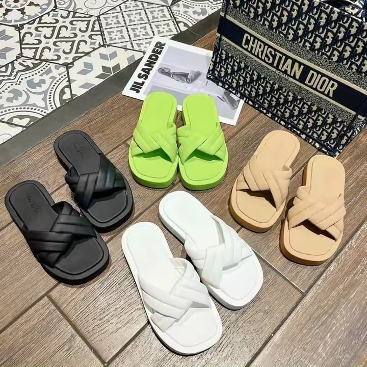 Giày dép tại xưởng