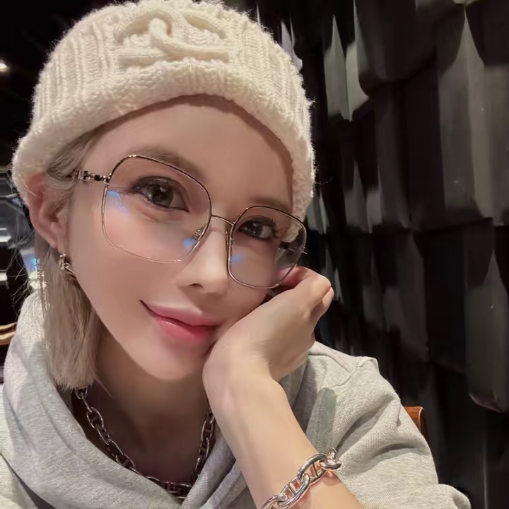 肩出し姉さん🐼❤️‍🔥