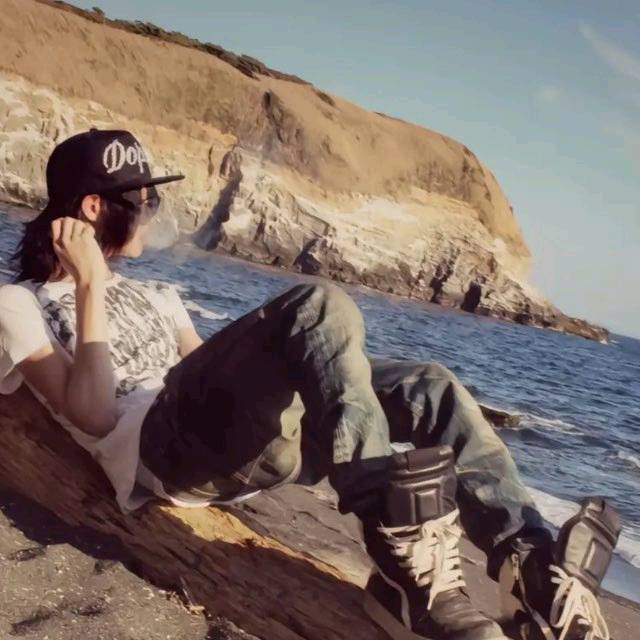 Ʊ Sk3lys ひ 𒊹︎