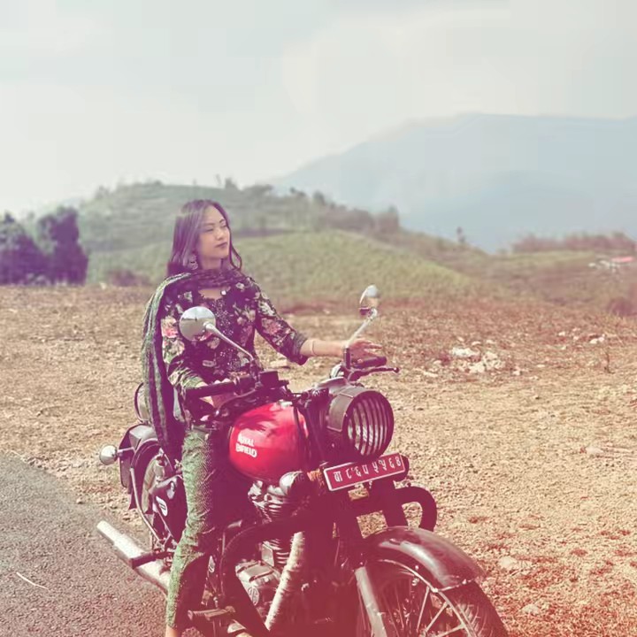 सलिना。✌︎(˃̵ᴗ˂̵)