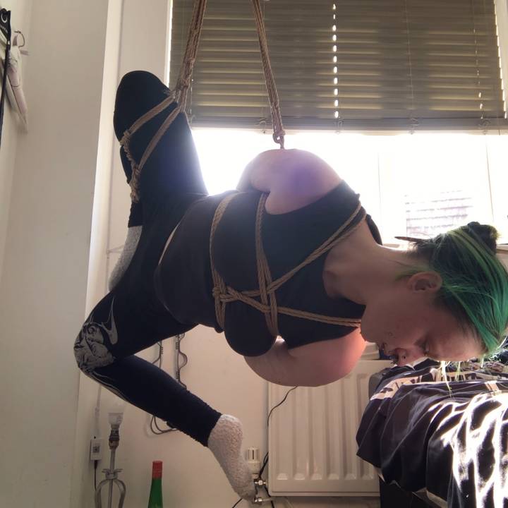 ☢️𝖀𝖗𝖆𝖓𝖎𝖚𝖒𝕭𝖝𝖓𝖊𝖘☢️