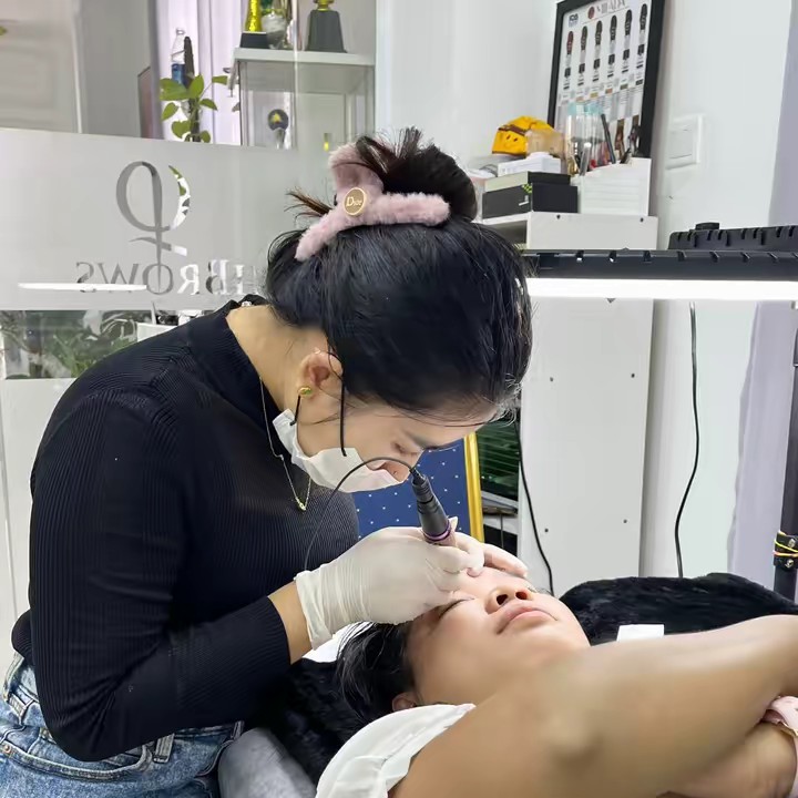 War (W&H eyebrow&Beauty)