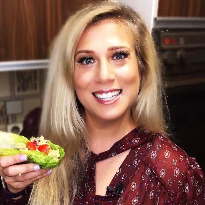 The Curvy Blonde Vegan🇪🇺