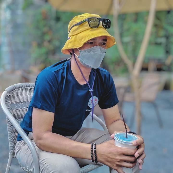 ต้นไม้ใบหญ้า