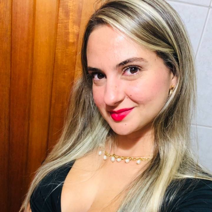 Renata Mendonça 🌹🖤