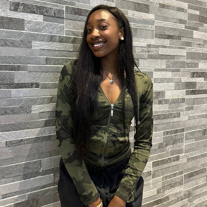 𝘌 𝘚 𝘚 𝘌 𝘕 𝘊 𝘌 ✰