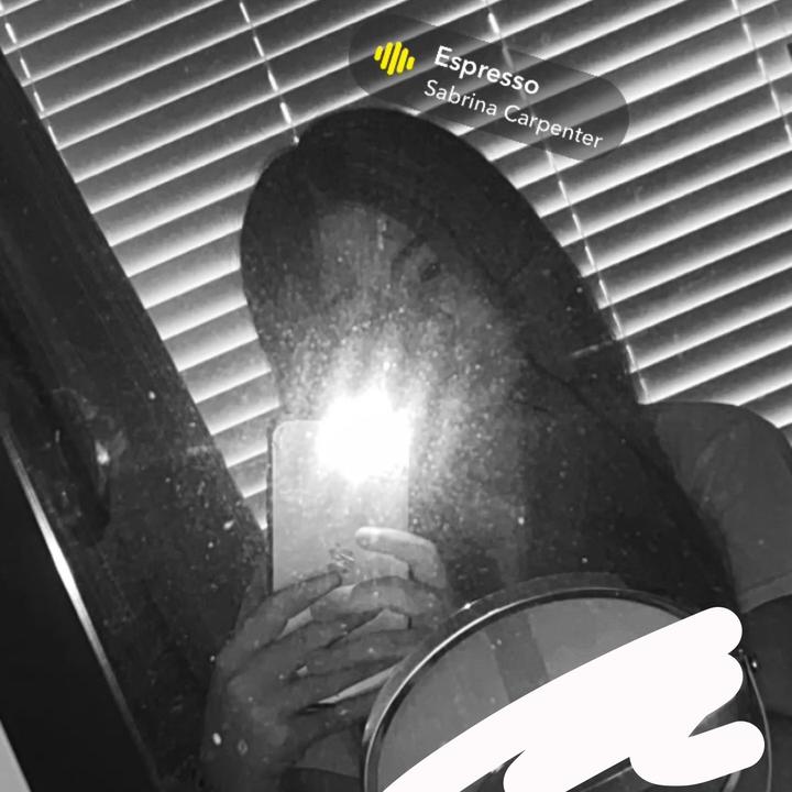 𝐀 𝐌 𝐄 𝐋 𝐈 𝐀 🎸