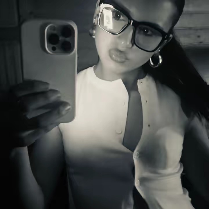 𝖫 𝖠 𝖴 𝖱 𝖠