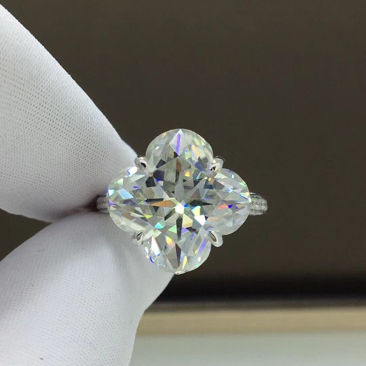 Moissanite ring ^—^