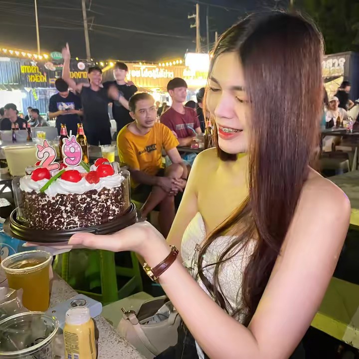 ญิ๋งญิ๋ง (ช่องจริง)