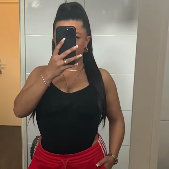 𝓞𝓃𝑒𝒾𝓈𝒽𝒶