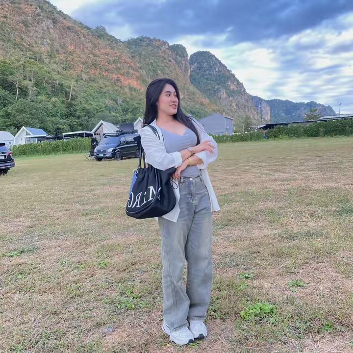 ฟ้าลดา  '