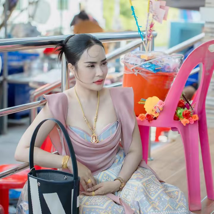 ผู้หญิงเสียงแหบ 🪇