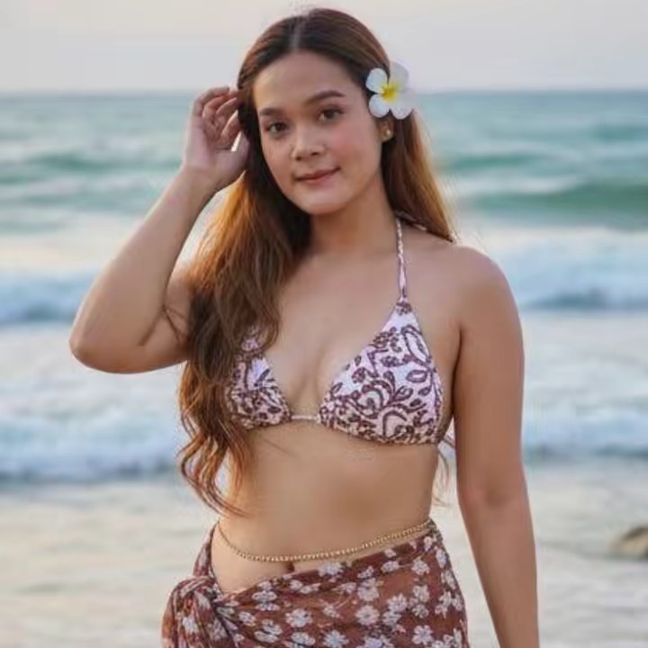 น้ำอบ  มั่งคั่ง ร่ำรวย