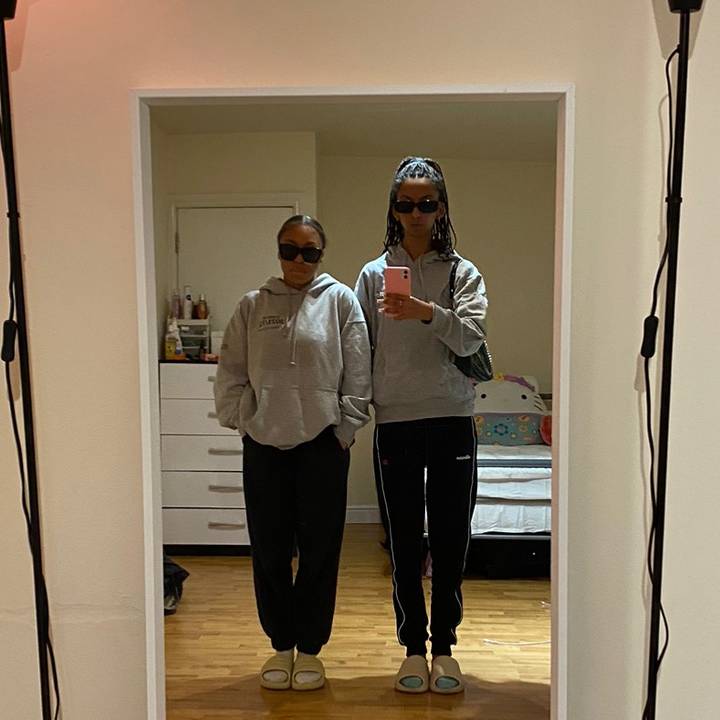 👩🏽‍❤️‍👩🏽