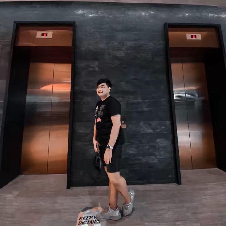 อัษฎายุธ ตระหง่าน