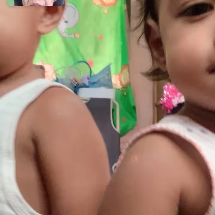 น้องแฝดรีวิวไปเรื่อย