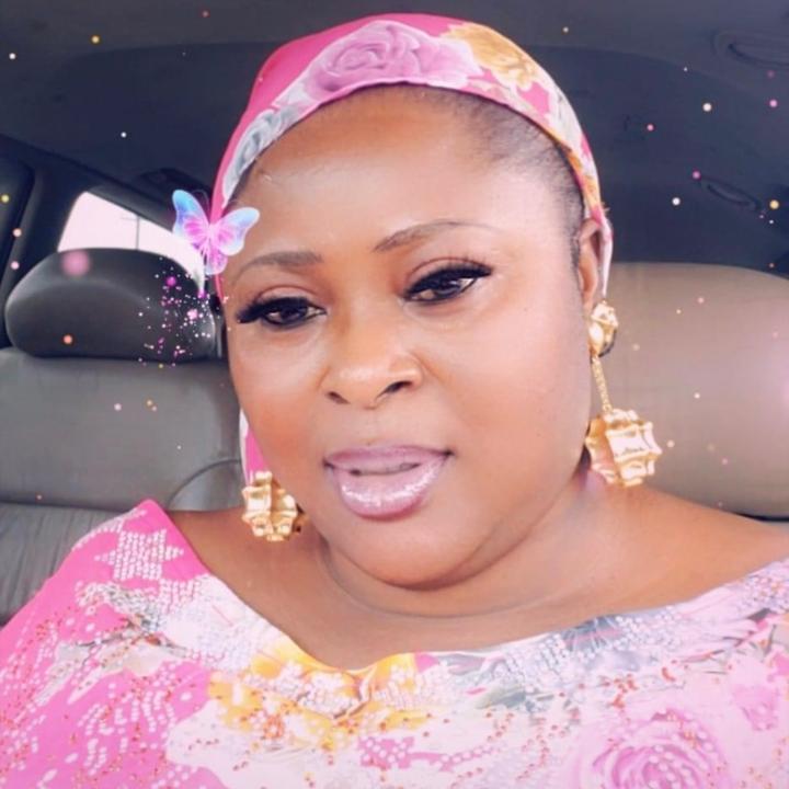 🐬👑QUEEN MOPELOLA 👑🐬