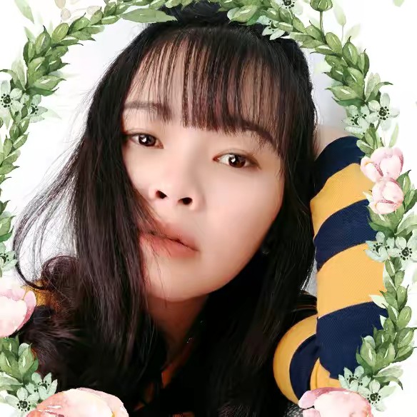 Em Hương bán đủ thứ