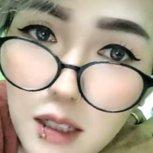 วีวี จอมป่วน