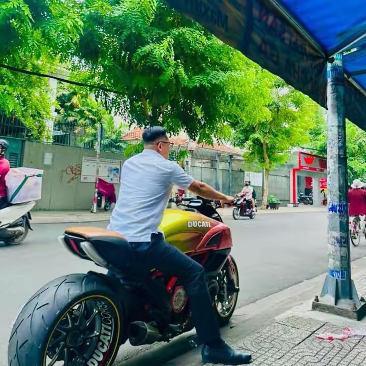 Nguyễn Tú(Vận Chuyển Việt Đài)