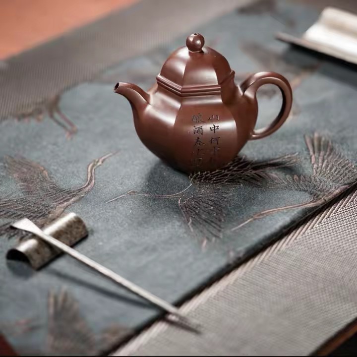 Exclusive purple clay pot