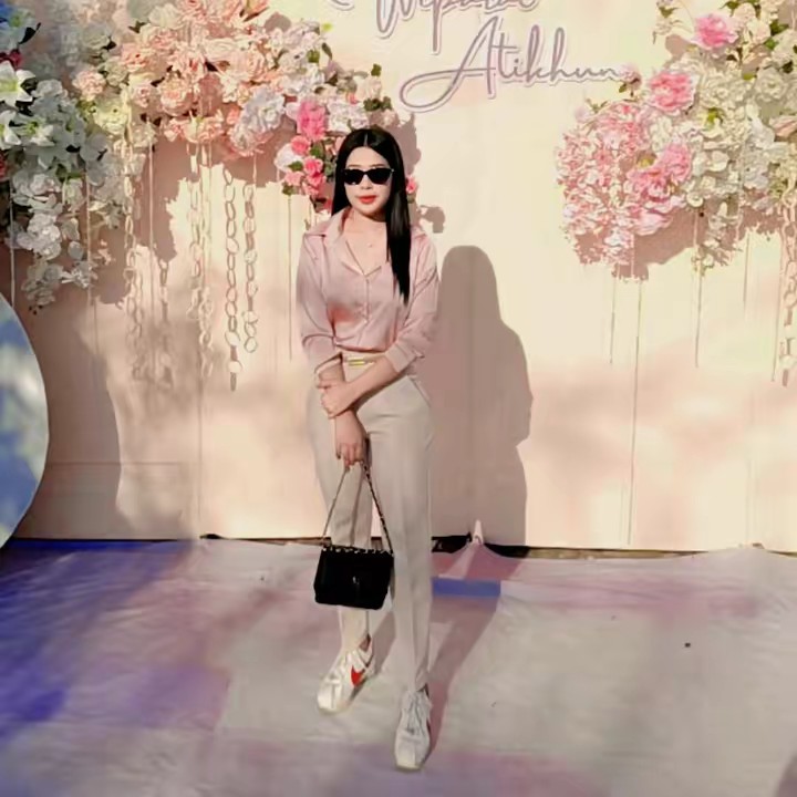 BEE 🐝🍯🌻🍃