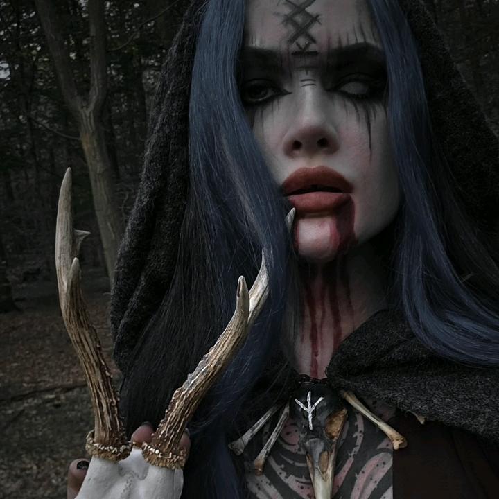 ☽ᛉ•𝑨𝑺𝑻𝑹𝑰𝑫•ᛉ☾