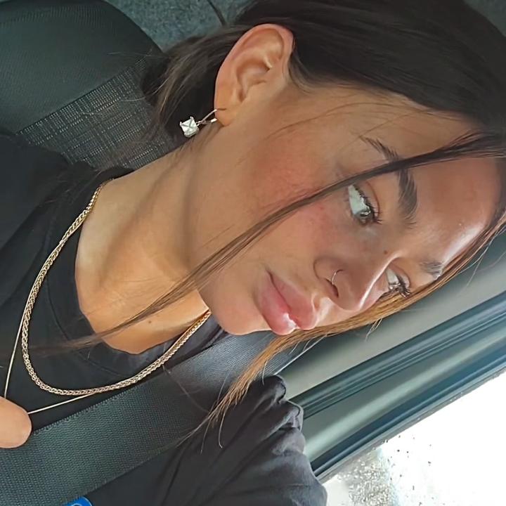 𝐼𝓈𝒽𝒶 𝐻𝓊𝓍𝓁𝑒𝓎