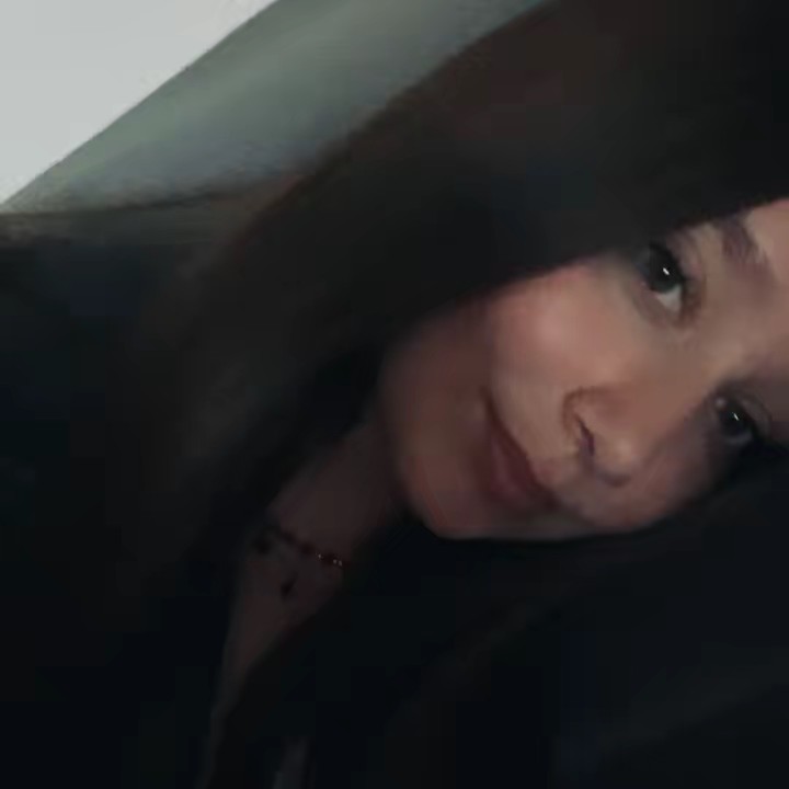 𝑪𝒍𝒂𝒓𝒊𝒔𝒔𝒆