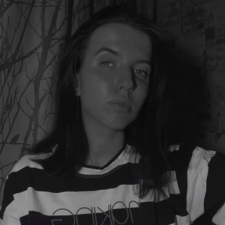 КРАСНАЯ ДЕВО4КА