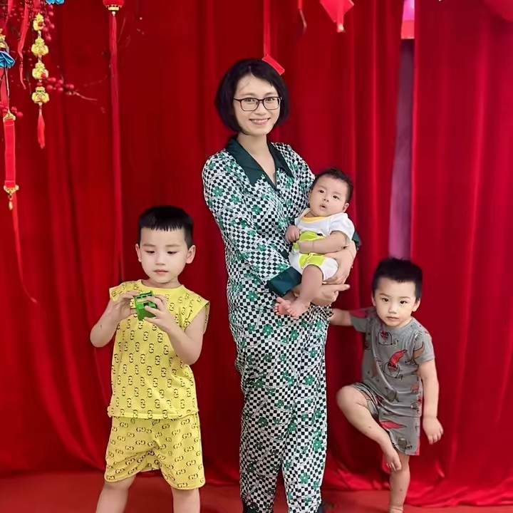 Mẹ Thảo Mang bầu lần ba