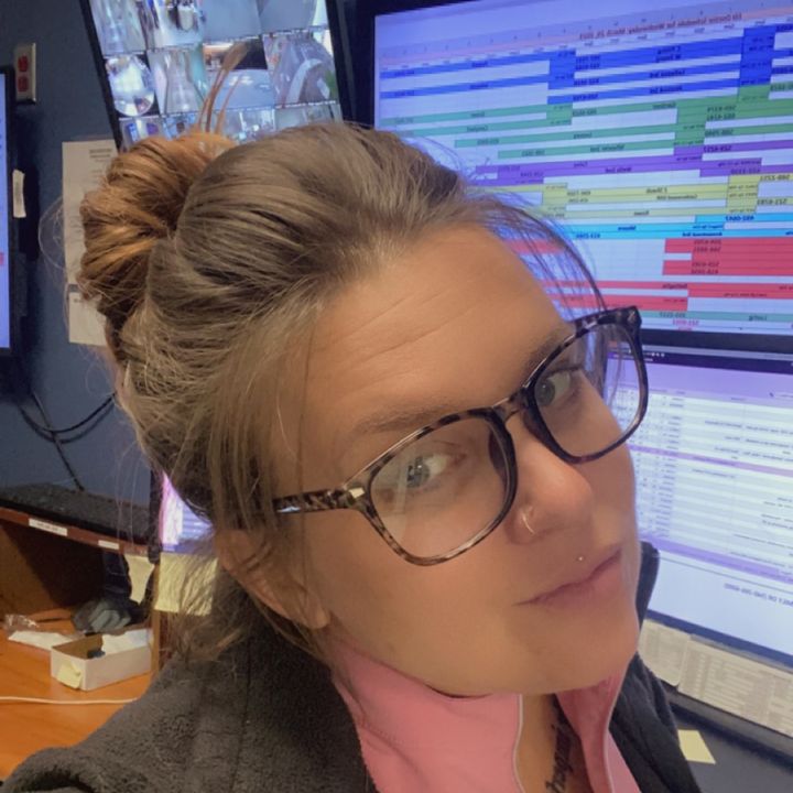 👑Queeeen Beeee 🐝