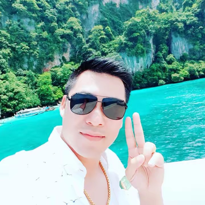 คุณชายหล้า มุกดาหาร