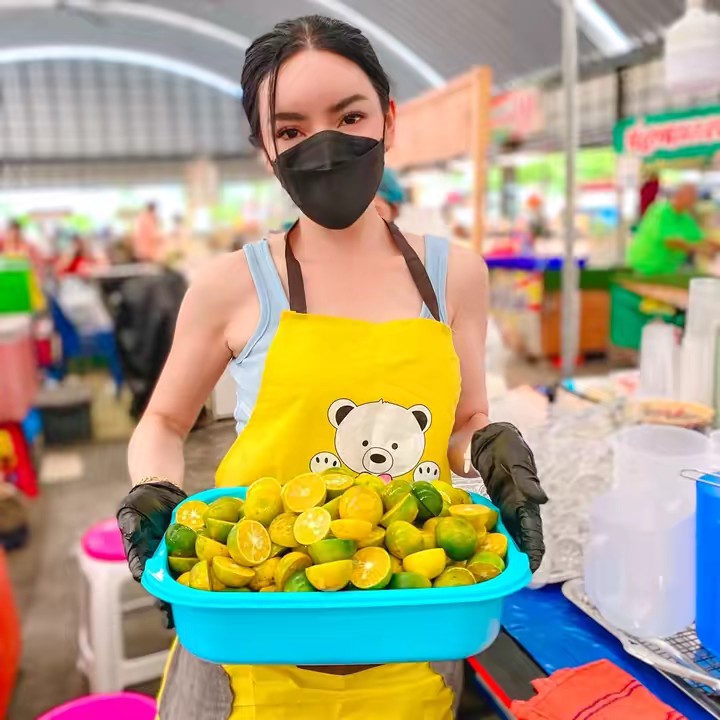 แม่ค้าชื่ออ้อมกอด