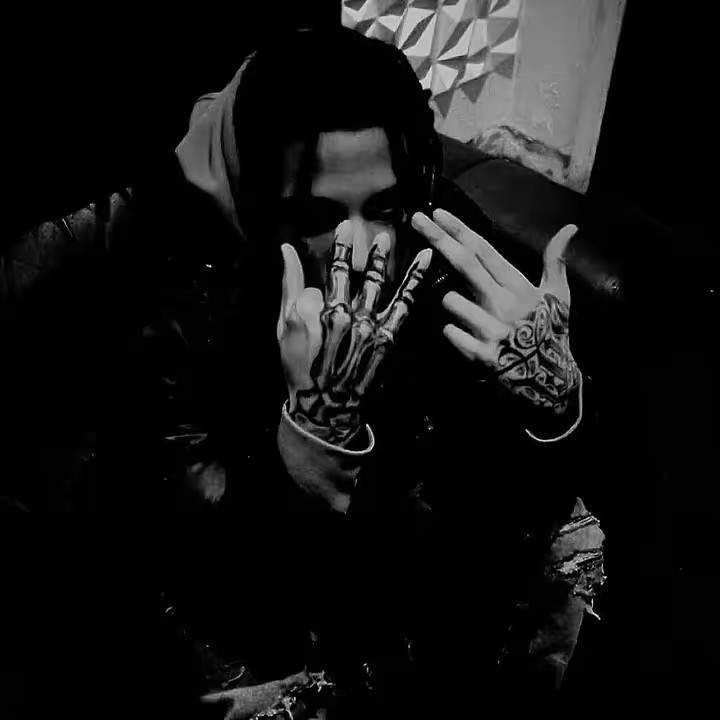 ☯︎┇sᴏᴍʙʀᴀ☂ 1%