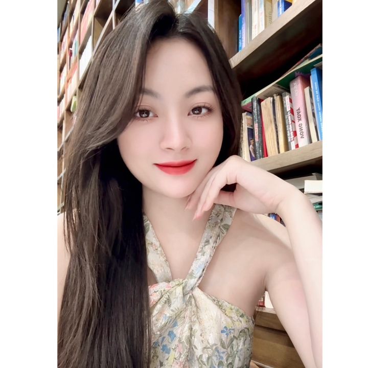 Hải Yến Luna 8