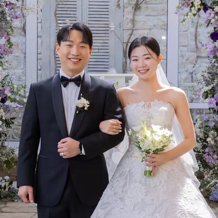 lhkmey diaries - pilot’s wife