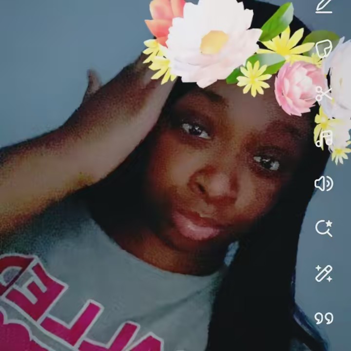 UNIQUE 👩‍❤️‍💋‍👩😫