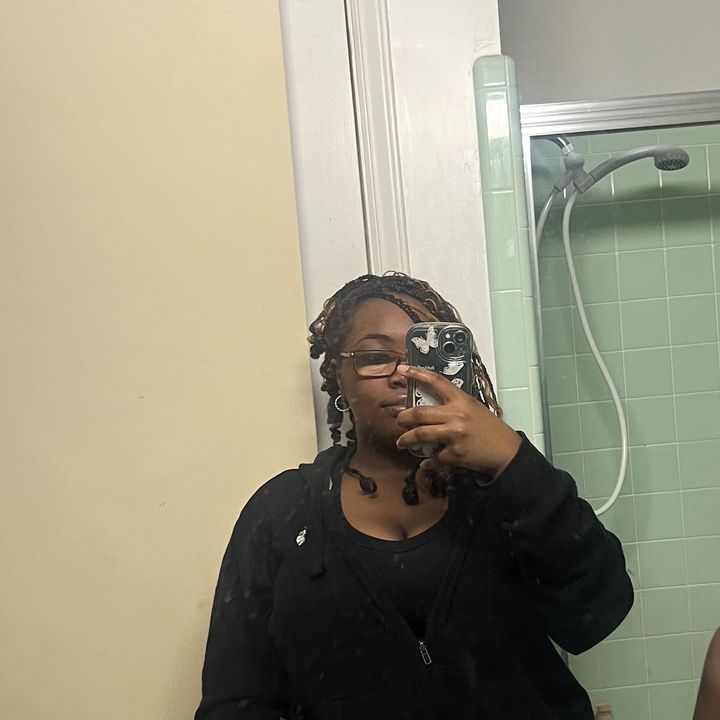 kaykay 👩🏾‍❤️‍💋‍👩🏽.