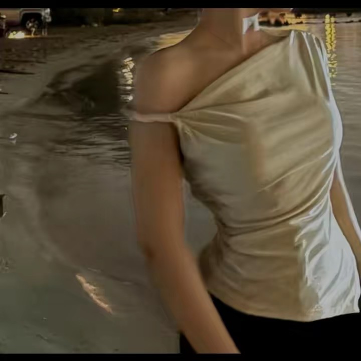 من جهات اتصالك